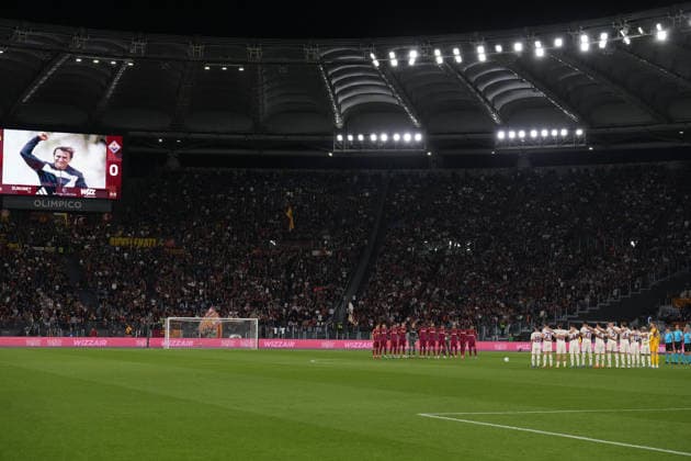 the teams observe a minute of silence in memory of Alex Zanardi during the Serie A EniLive soccer match between Roma and Fiorentina at the Rome s Olympic stadium, Italy - Monday May 4, 2026 - Soccer ( Photo by Alfredo Falcone LaPresse )  Copyright: xAlfredoxFalcone LaPressex