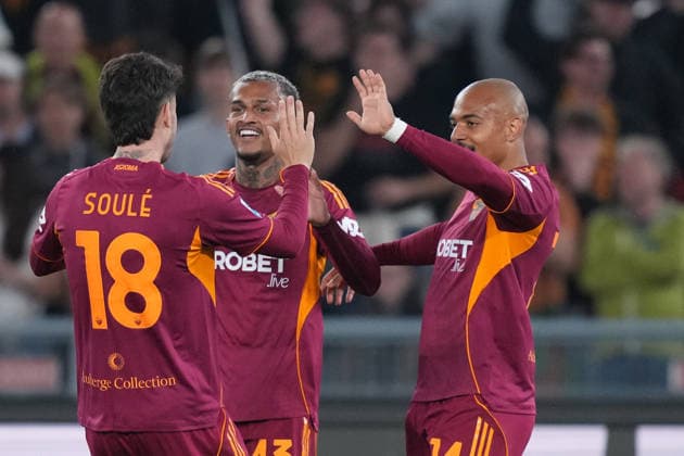 Roma™s Wesley Roma™s Donyell Malen celebrates after scoring during the Serie A EniLive soccer match between Roma and Fiorentina at the Rome s Olympic stadium, Italy - Monday May 4, 2026 - Soccer ( Photo by Alfredo Falcone LaPresse )  Copyright: xAlfredoxFalcone LaPressex