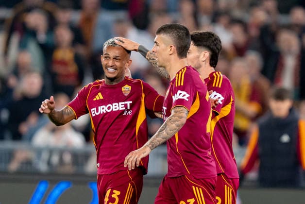 AS Roma v ACF Fiorentina - Serie A Enilive Franca Wesley of AS Roma celebrates after scoring second goal during the serie Serie A Enilive match between AS Roma and ACF Fiorentina at Stadio Olimpico on May 4, 2026 in Rome, Italy Rome Stadio Olimpico Lazio Italy Copyright: xGiuseppexMaffiax 260504_SerieA_Roma-Fiorentina_GM_01722