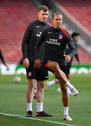 Ahead of Arsenal v Atletico Madrid - UEFA Champions League LONDON, UNITED KINGDOM - MAY 4: Marcos Llorente (front) and Alexander Sorloth (rear) of Atletico Madrid attend training session ahead of the UEFA Champions League semi-final rematch against Arsenal at Emirates Stadium in London, United Kingdom on May 4, 2026. Rasid Necati Aslim Anadolu London United Kingdom. Editorial use only. Please get in touch for any other usage.  Copyright: x2026xAnadoluxRasidxNecatixAslimx