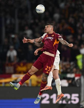 As Roma 04 05 2026 - campionato di calcio serie A Roma-Fiorentina foto Antonello Sammarco Image nella foto: Robin Gosens-Gianluca Mancini 