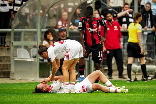 Germany Soccer Google Pixel Women Bundesliga 2025 2026 , 24 Matchday Eintracht Frankfurt Women vs 1 FC Nuremberg Women Stadion Am Brentanobad Frankfurt Injury, injured on the ground, gesture, gesture Copyright: xBennetxLongx