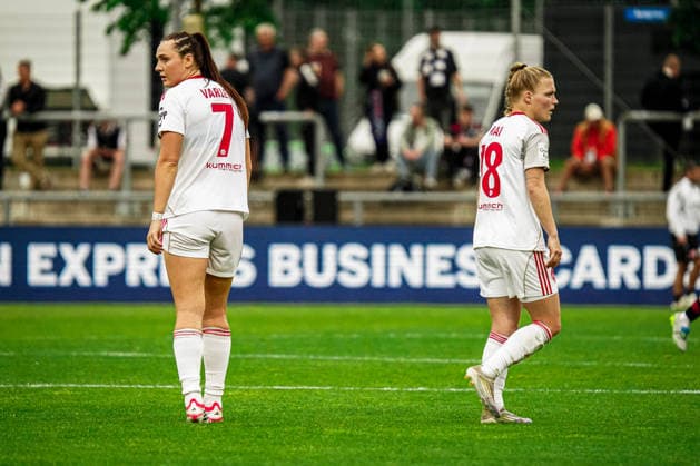 Germany Soccer Google Pixel Women Bundesliga 2025 2026 , 24 Matchday Eintracht Frankfurt Women vs 1 FC Nuremberg Women Stadion Am Brentanobad Frankfurt Franziska Mai 1 FC Nuremberg Women, 18 , Leia Varley 1 FC Nuremberg Women, 7 , Facial expression, mood Copyright: xBennetxLongx