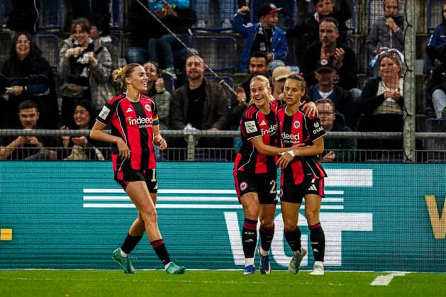 Germany Soccer Google Pixel Women Bundesliga 2025 2026 , 24 Matchday Eintracht Frankfurt Women vs 1 FC Nuremberg Women Stadion Am Brentanobad Frankfurt Team, Goal celebration, Cheering, Goal, Gesture, Gesture, Emotions Copyright: xBennetxLongx