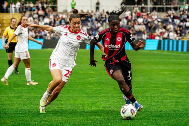Germany Soccer Google Pixel Women Bundesliga 2025 2026 , 24 Matchday Eintracht Frankfurt Women vs 1 FC Nuremberg Women Stadion Am Brentanobad Frankfurt Nicole Anyomi Eintracht Frankfurt Women, 19 Maelle Seguin 1 FC Nuremberg Women, 28 duel, on the ball Copyright: xBennetxLongx