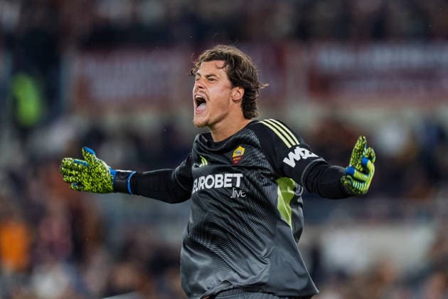 AS Roma v ACF Fiorentina - Serie A Enilive Mile Svilar of AS Roma yells during the serie Serie A Enilive match between AS Roma and ACF Fiorentina at Stadio Olimpico on May 4, 2026 in Rome, Italy Rome Stadio Olimpico Lazio Italy Copyright: xGiuseppexMaffiax 260504_SerieA_Roma-Fiorentina_GM_05304