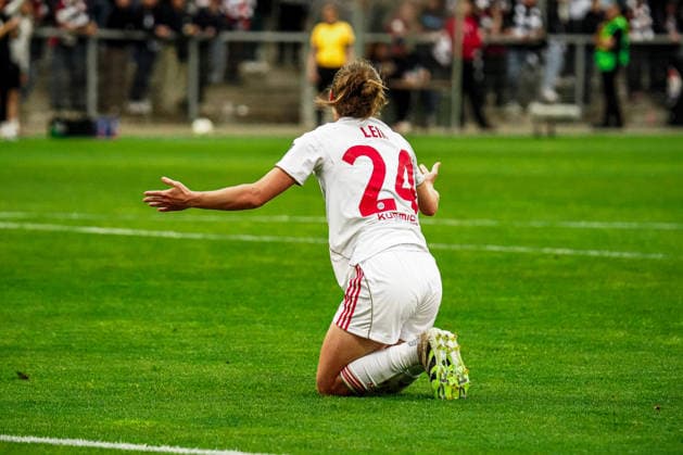 Germany Soccer Google Pixel Women Bundesliga 2025 2026 , 24 Matchday Eintracht Frankfurt Women vs 1 FC Nuremberg Women Stadion Am Brentanobad Frankfurt Nastassja Lein 1 FC Nuremberg Women, 24 on the ground, gesture, gesture Copyright: xBennetxLongx