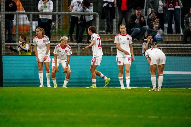 Germany Soccer Google Pixel Women Bundesliga 2025 2026 , 24 Matchday Eintracht Frankfurt Women vs 1 FC Nuremberg Women Stadion Am Brentanobad Frankfurt Team, Emotions, Facial expressions, Gestures, Gesture Copyright: xBennetxLongx