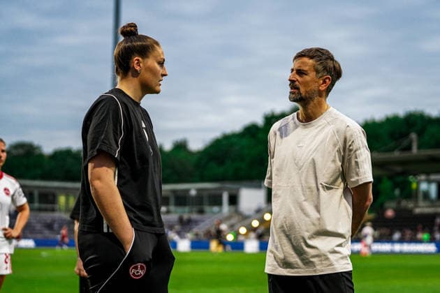 Germany Soccer Google Pixel Women Bundesliga 2025 2026 , 24 Matchday Eintracht Frankfurt Women vs 1 FC Nuremberg Women Stadion Am Brentanobad Frankfurt Niko Arnautis Coach, Eintracht Frankfurt Women , Isabel Bauer Coach, Coach, 1 FC Nuremberg Women , Mimic, after the match Copyright: xBennetxLongx