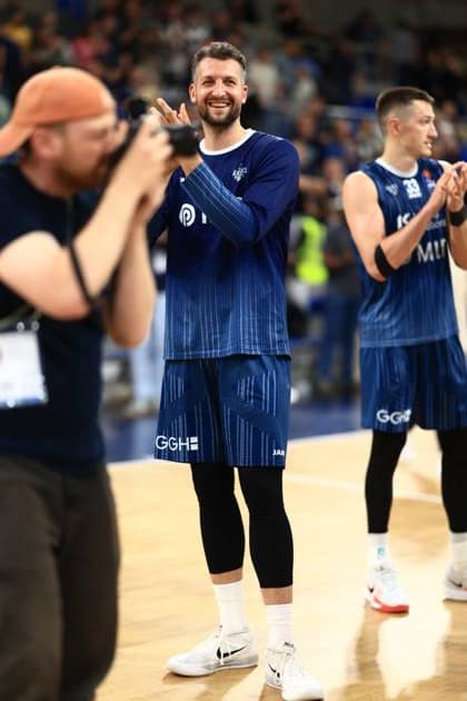 Paul Zipser 9 MLP Academics Heidelberg and Ryan Mikesell 33 MLP Academics Heidelberg clap in the SNP Dome Players Paul Zipser 9 MLP Academics Heidelberg and Ryan Mikesell 33 MLP Academics Heidelberg clap in the SNP Dome Copyright: xMichaelxGelhardtx