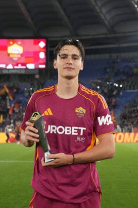 Roma™s Niccolo Pisilli Panini Player of the match Serie A Enilive 2025 2026 during the Serie A EniLive soccer match between Roma and Fiorentina at the Rome s Olympic stadium, Italy - Monday May 4, 2026 - Soccer ( Photo by Alfredo Falcone LaPresse )  Copyright: xAlfredoxFalcone LaPressex