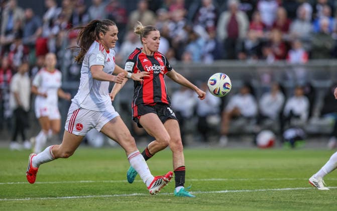 GER, Frankfurt, Eintracht Frankfurt vs FC Nürnberg, Google Pixel Bundesliga, Football, DFB, Season 2025 2026, Stadion am Brentanobad, 24 Matchday in picture f l Leia Varley 1 FC Nürnberg Women 7 cant stop Laura Freigang Eintracht Frankfurt Women 10 on her way to the goal for 3 1 DFB DFL REGULATIONS PROHIBIT ANY USE OF PHOTOGRAPHS AS IMAGE SEQUENCES AND OR QUASI VIDEO, 04 05 2026 Copyright: HMBxMedia HendrikxHamelau