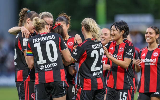 GER, Frankfurt, Eintracht Frankfurt vs FC Nürnberg, Google Pixel Bundesliga, Football, DFB, Season 2025 2026, Stadion am Brentanobad, 24 Matchday in picture v l DFB DFL REGULATIONS PROHIBIT ANY USE OF PHOTOGRAPHS AS IMAGE SEQUENCES AND OR QUASI VIDEO, 04 05 2026 Copyright: HMBxMedia HendrikxHamelau