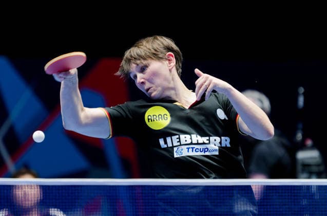 Nina Mittelham, Deutschland, ttc berlin eastside, in der Runde der besten 32 gegen Malaysia bei den Team-Weltmeisterschaften im Tischtennis in London in der OVO Arena Wembley. Nina Mittelham, Deutschland, ttc berlin eastside, Gewinnerin Europe Top 16 2021, EM-Zweite 2022 und EM-Dritte 2024, am 4. Mai in der OVO Arena Wembley bei den Team-Weltmeisterschaften im Tischtennis in London im Endrundenspiel der Runde der besten 32 gegen Malaysia gegen Chang Li Sian. London OVO Arena Wembley London England *** Nina Mittelham, Germany, ttc berlin eastside, in the round of 32 against Malaysia at the World Team Table Tennis Championships in London at OVO Arena Wembley Nina Mittelham, Germany, ttc berlin eastside, winner Europe Top 16 2021, European Championship runner-up 2022 and European Championship third 2024, on May 4 at OVO Arena Wembley at the World Team Table Tennis Championships in London in the final round of the round of 32 against Malaysia against Chang Li Sian London OVO Arena Wembley London England