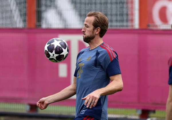 Football, Men, Champions League, Season 2025 2026, FC Bayern Munich, Final training Harry Kane FC Bayern Munich with a view of the ball