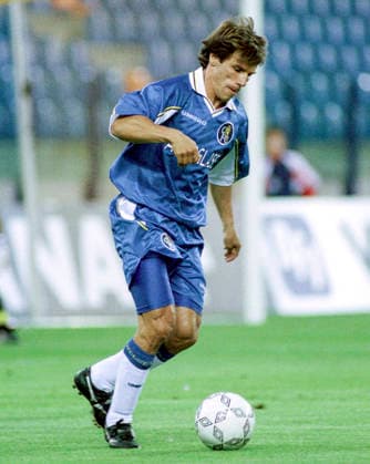 Gelredome Stadium, Arnhem, Netherlands, 4.8.1998, Gelderland Tournament semi-final, Atletico Madrid vs Chelsea 4:0 ---- Gianfranco ZOLA (Chelsea) *** Gelredome Stadium, Arnhem, Netherlands, 4 8 1998, Gelderland Tournament semi final, Atletico Madrid vs Chelsea 4 0 Gianfranco ZOLA Chelsea