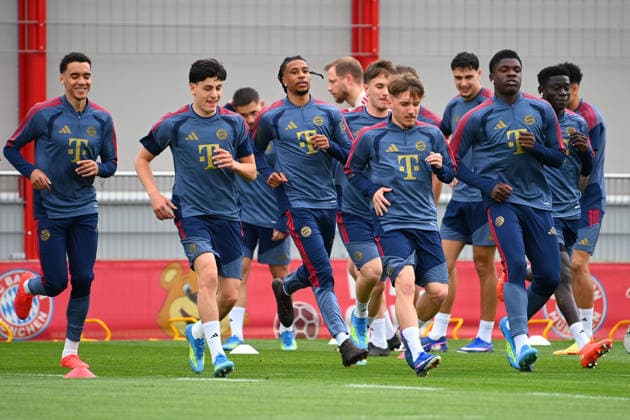 from left Jamal MUSIALA Bayern Muenchen ,Deniz OFLI Bayern Muenchen ,Michael OLISE Bayern Muenchen ,Tom BISCHOF Bayern Muenchen ,Lennart KARL Bayern Muenchen ,Aleksandar PAVLOVIC Bayern Muenchen ,Bara Sapoko NDIAYE FCB , Final training on 05 05 2026 before the football Champions League semi-final FC Bayern Muenchen Paris Saint Germain PSG