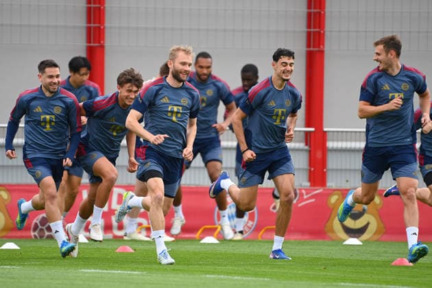 from left Raphael GUERREIRO Bayern Muenchen , Tom BISCHOF Bayern Muenchen , Konrad LAIMER Bayern Muenchen ,Jonathan TAH Bayern Muenchen ,Aleksandar PAVLOVIC Bayern Muenchen ,Josip STANISIC Bayern Muenchen final training on 05 05 2026 before the football Champions League semi-final FC Bayern Muenchen Paris Saint Germain PSG