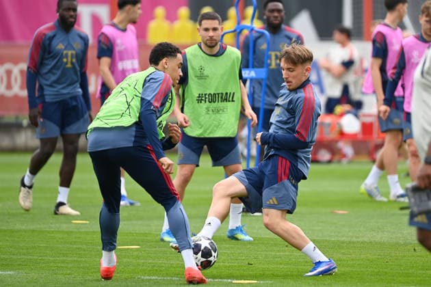 Lennart KARL Bayern Muenchen , action,duel against Jamal MUSIALA Bayern Muenchen,li final training on 05 05 2026 before the football Champions League semi-final FC Bayern Muenchen Paris Saint Germain PSG