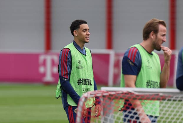 Football, Men, Champions League, Season 2025 2026, FC Bayern Munich, Final training Jamal Musiala FC Bayern Munich standing with shirt, head, upper body
