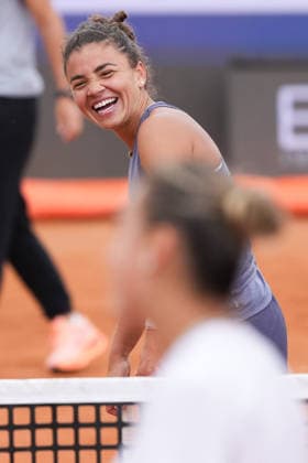 Jasmine Paolini of Italy jokes with Aryna Sabalenka of Belarus during a training session at the Internazionali BNL d Italia 2026 tennis tournament at Foro Italico in Rome, Italy on May, 5, 2026. AntoniettaxBaldassarre