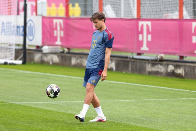 Tom Bischof FC Bayern Muenchen, 20 with ball during training, GER, final training, FC Bayern Muenchen, football, UEFA Champions League, semi-final, second leg, 2025 2026 season, 05 05 2026, GER, final training, FC Bayern Muenchen, football, UEFA Champions League, semi-final, second leg, 2025 2026 season, 05 05 2026 Muenchen Copyright: xEibner-Pressefoto JennixMaulx EP_JML