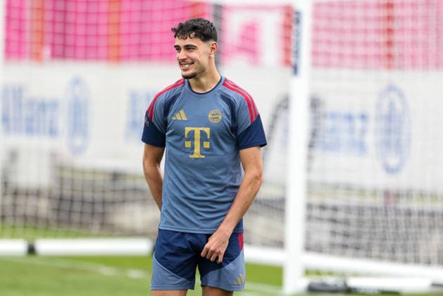 Aleksandar Pavlovic FC Bayern Muenchen, 45 laughs during training, GER, final training, FC Bayern Muenchen, football, UEFA Champions League, semi-final, second leg, 2025 2026 season, 05 05 2026, GER, final training, FC Bayern Muenchen, football, UEFA Champions League, semi-final, second leg, 2025 2026 season, 05 05 2026 Muenchen Copyright: xEibner-Pressefoto JennixMaulx EP_JML