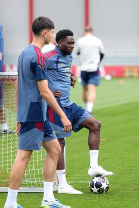 Alphonso Davies FC Bayern Muenchen, 19 at training, GER, final training, FC Bayern Muenchen, football, UEFA Champions League, semi-final, second leg, 2025 2026 season, 05 05 2026, GER, final training, FC Bayern Muenchen, football, UEFA Champions League, semi-final, second leg, 2025 2026 season, 05 05 2026 Muenchen Copyright: xEibner-Pressefoto JennixMaulx EP_JML