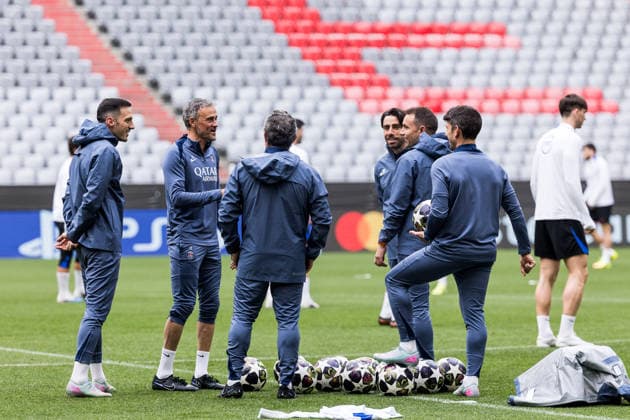 MUNICH, GERMANY - MAY 5: Luis Enrique (Trainer, Head coach FC Paris Saint-Germain) surrounded by his staff during training of Paris Saint-Germain before the match between FC Bayern Muenchen vs Paris Saint-Germain at Allianz Arena on matchday -1 of the UEFA Champions League Semi Final on May 5, 2026 in Munich, Germany. Bavaria Germany Copyright: xSteffiexWunderlx