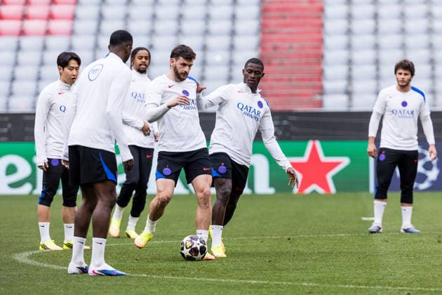 MUNICH, GERMANY - MAY 5: Khvicha Kvaratskhelia (FC Paris Saint-Germain, 7) and Nuno Mendes (FC Paris Saint-Germain, 25) fight for the ball during training of Paris Saint-Germain before the match between FC Bayern Muenchen vs Paris Saint-Germain at Allianz Arena on matchday -1 of the UEFA Champions League Semi Final on May 5, 2026 in Munich, Germany. Bavaria Germany Copyright: xSteffiexWunderlx
