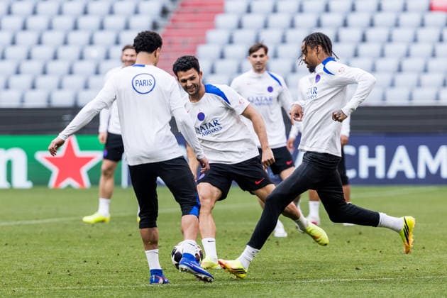 MUNICH, GERMANY - MAY 5: Goncalo Ramos (FC Paris Saint-Germain, 9) and Bradley Barcola (FC Paris Saint-Germain, 29) fight for the ball during training of Paris Saint-Germain before the match between FC Bayern Muenchen vs Paris Saint-Germain at Allianz Arena on matchday -1 of the UEFA Champions League Semi Final on May 5, 2026 in Munich, Germany. Bavaria Germany Copyright: xSteffiexWunderlx