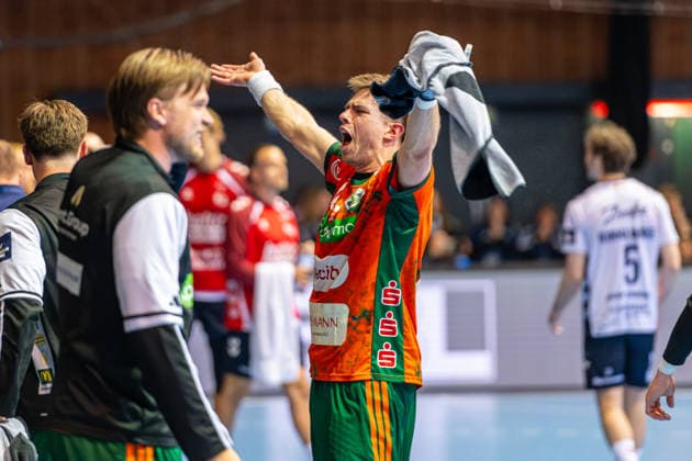 Renars Uscins TSV Hannover Burgdorf, Nr 10 L R , TSV Hannover Burgdorf orange against SG Flensburg Handewitt blue second leg of the quarter finals the EHF European League 2025 2026 05 05 2026, Swiss Life Hall Hannover, GER , Copyright: xJanxGuentherx xTSVxHannover-Burgdorfx