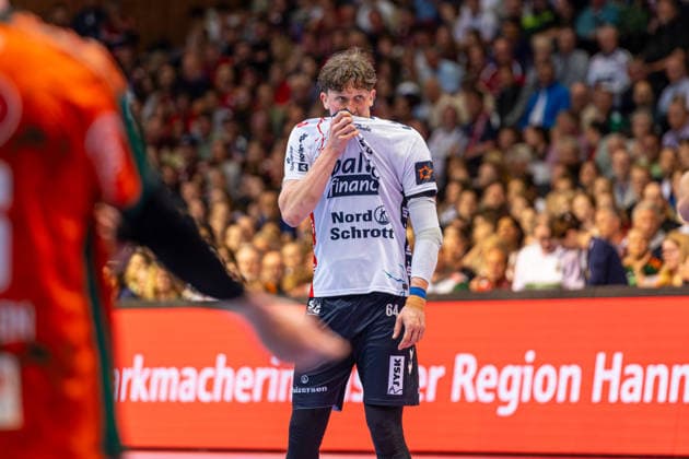 Lasse Kjaer Moller SG Flensburg Handewitt, Nr 64 L R , TSV Hannover Burgdorf orange against SG Flensburg Handewitt blue second leg of the quarter finals the EHF European League 2025 2026 05 05 2026, Swiss Life Hall Hannover, GER , Copyright: xJanxGuentherx xTSVxHannover-Burgdorfx