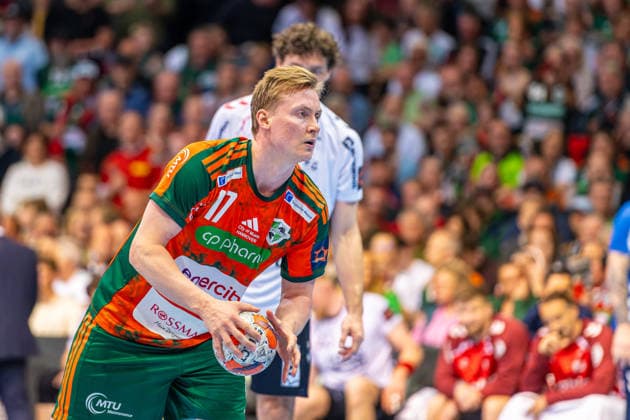 August Pedersen TSV Hannover Burgdorf, Nr 17 L R , TSV Hannover Burgdorf orange against SG Flensburg Handewitt blue second leg of the quarter finals the EHF European League 2025 2026 05 05 2026, Swiss Life Hall Hannover, GER , Copyright: xJanxGuentherx xTSVxHannover-Burgdorfx