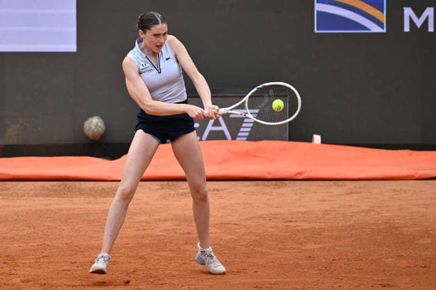 Elsa Jacquemot of Francia in action against Barbora Krejcikova of Repubblica Cecaduring the Internazionali BNL d Italia Day One at Foro Italico on May 5, 2026 in Rome, Italy.  Copyright: xDomenicoxCippitelli IPAxSportx xipa-agency.netx xx IPA_74458429 IPA_Agency_IPA74458429