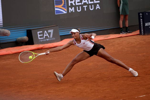 Italian Open 2026 tennis tournament ROME, ITALY - MAY 5: Turkiye’s Zeynep Sonmez (not seen) competes against Italy’s Jennifer Ruggeri during a first-round match at the WTA, Tennis Damen 1000 Italian Open held on clay courts at the Foro Italico complex in Rome, Italy, on May 5, 2026. Baris Seckin Anadolu Rome Italy. Editorial use only. Please get in touch for any other usage.  Copyright: x2026xAnadoluxBarisxSeckinx