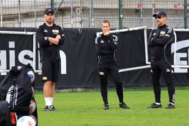 DEU, DFL, 1. FBL, 1.FC Union , Training, 05.05.2026, Stadion Alte Foersterei, Berlin, DEU, DFL, 1. FBL, 1.FC Union , Training, im Bild: Cheftrainer Marie-Louise Eta (1.FC Union Berlin), Co-Trainer Sebastian Boenig (1.FC Union Berlin), Co-Trainer Andreas Kerwin (1.FC Union Berlin) DFL - regulations prohibit any use of Photographs as image sequences and or quasi-video *** DEU, DFL, 1 FBL, 1 FC Union , Training, 05 05 2026, Stadion Alte Foersterei, Berlin, DEU, DFL, 1 FBL, 1 FC Union , Training, in the picture Head Coach Marie Louise Eta 1 FC Union Berlin , Co Coach Sebastian Boenig 1 FC Union Berlin , Co Coach Andreas Kerwin 1 FC Union Berlin DFL regulations prohibit any use of Photographs as image sequences and or quasi video nordphotoxGmbHx xEngler nph00076
