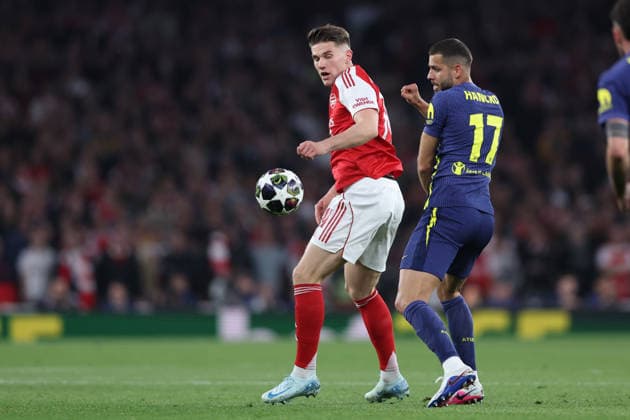 London, England, 5th May 2026. Viktor Gyokeres of Arsenal and David Hancko of Atletico Madrid challenge for the ball during the Arsenal vs Atletico Madrid UEFA Champions League match at the Emirates Stadium, London. Picture credit should read: David Klein Sportimage EDITORIAL USE ONLY. No use with unauthorised audio, video, data, fixture lists, club league logos or live services. Online in-match use limited to 120 images, no video emulation. No use in betting, games or single club league player publications. SPI_040_DK_Arsenal_Athletico_Madrid SPI-4781-0040