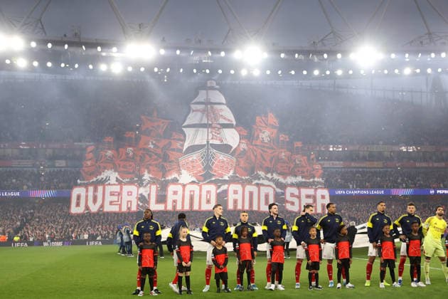 Arsenal gegen Atletico Madrid 05. Mai 2026, London UEFA Champions League Halbfinale Rückspiel Arsenal gegen Atletico Madrid Arsenal stellt sich vor dem Anpfiff auf, während hinter ihnen ein Tifo enthüllt wird Foto Jacques Feeney Abseits London UK  Copyright: xJacquesxFeeneyx xOffsidexOffside
