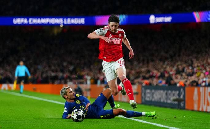 Declan Rice of Arsenal jumps over a tackle from Antoine Griezmann of Atletico Madrid Arsenal v Atletico Madrid, UEFA Champions League, Semi Final, Second Leg, Football, Emirates Stadium, London, UK - 05 May 2026London Emirates Stadium United Kingdom EDITORIAL USE ONLY No use with unauthorised audio, video, data, fixture lists, club league logos or live services. Online in-match use limited to 120 images, no video emulation. No use in betting, games or single club league player publications.  Copyright: xJavierxGarcia Shutterstockx 16859995v