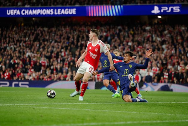 Champions League 2025 26 Semi Final 2nd Leg Arsenal v Atletico Madrid Emirates Stadium 05.05.2026 Viktor Gy¿keres of Arsenal and Marc Pubill of Atletico Madrid Champions League 2025 26 Semi Final 2nd Leg Arsenal v Atletico Madrid Emirates Stadium 05.05.2026 Photograph By Marc Aspland The Times  Copyright: xMarcxAsplandx NINTCHDBPICT001078544406