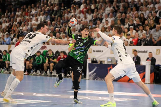 photo Goal throw from Ognjen Cenic Nasice against Hendrik Pekeler Kiel and left Veron Nacinovic Kiel Handball Men on Tue 05 05 2026 Mens EHF European League , THW Kiel RK Nexe Nasice