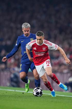 May 5, 2026, London, London, England: Leandro Trossard of Arsenal FC and Antoine Griezmann of Atletico de Madrid in action during the UEFA Champions League 2025 26 Semi Final Second Leg match between Arsenal FC and Atletico de Madrid at Emirates Stadium on May 05, 2026, in London, England. Arsenal FC V Atletico De Madrid - UEFA Champions League 2025 26 Semi Final Second Leg  - ZUMAa181 20260505_zaa_a181_044 Copyright: xDennisxAgyemanx