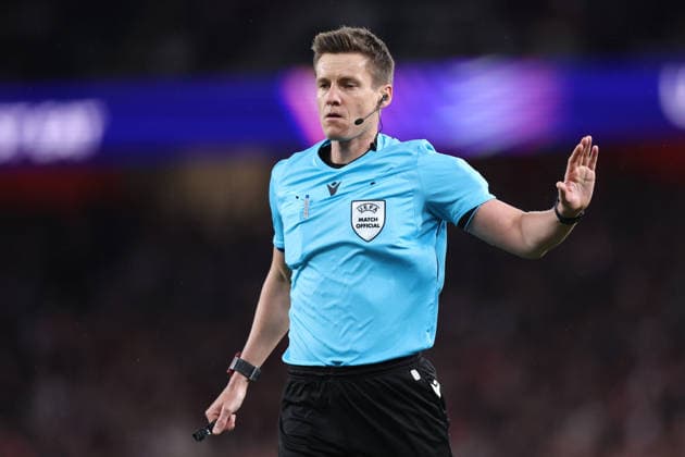 London, England, 5th May 2026. referee, Daniel Siebert during the Arsenal vs Atletico Madrid UEFA Champions League match at the Emirates Stadium, London. Picture credit should read: David Klein Sportimage EDITORIAL USE ONLY. No use with unauthorised audio, video, data, fixture lists, club league logos or live services. Online in-match use limited to 120 images, no video emulation. No use in betting, games or single club league player publications. SPI_071_DK_Arsenal_Athletico_Madrid SPI-4781-0071