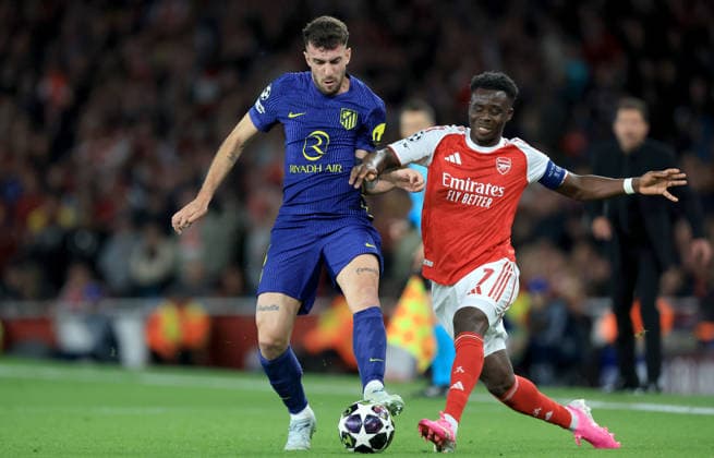 Arsenal FC v Atletico de Madrid - UEFA Champions League 2025 26 Semi Final Second Leg Matteo Ruggeri of Atletico Madrid and Bukayo Saka of Arsenal challenge during the UEFA Champions League 2025 26 Semi Final Second Leg match between Arsenal FC and Atletico de Madrid at Arsenal Stadium on May 5, 2026 in London, England. WARNING! This Photograph May Only Be Used For Newspaper And Or Magazine Editorial Purposes. May Not Be Used For Publications Involving 1 player, 1 Club Or 1 Competition Without Written Authorisation From Football DataCo Ltd. For Any Queries, Please Contact Football DataCo Ltd on +44 (0) 207 864 9121 London Arsenal Stadium England United Kingdom Copyright: xAllstarxPicturexLibraryxLtdx