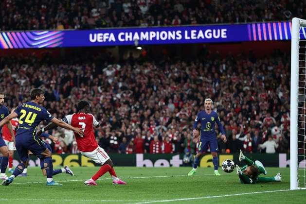 London, England, 5th May 2026. Bukayo Saka of Arsenal scores to make it 1-0 during the Arsenal vs Atletico Madrid UEFA Champions League match at the Emirates Stadium, London. Picture credit should read: David Klein Sportimage EDITORIAL USE ONLY. No use with unauthorised audio, video, data, fixture lists, club league logos or live services. Online in-match use limited to 120 images, no video emulation. No use in betting, games or single club league player publications. SPI_074_DK_Arsenal_Athletico_Madrid SPI-4781-0074