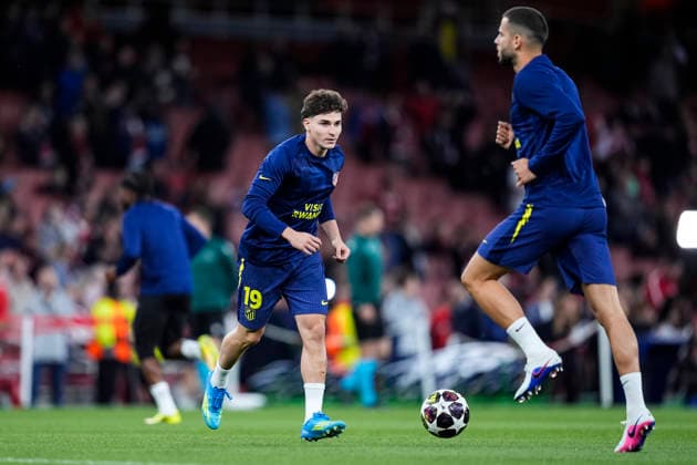 May 5, 2026, London, London, England: Julian Alvarez of Atletico de Madrid warms up during the UEFA Champions League 2025 26 Semi Final Second Leg match between Arsenal FC and Atletico de Madrid at Emirates Stadium on May 05, 2026, in London, England. London England - ZUMAa181 20260505_zaa_a181_016 Copyright: xDennisxAgyemanx