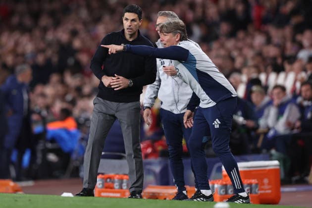 London, England, 5th May 2026. Mikel Arteta manager of Arsenal talks with his coaching staff during the Arsenal vs Atletico Madrid UEFA Champions League match at the Emirates Stadium, London. Picture credit should read: David Klein Sportimage EDITORIAL USE ONLY. No use with unauthorised audio, video, data, fixture lists, club league logos or live services. Online in-match use limited to 120 images, no video emulation. No use in betting, games or single club league player publications. SPI_115_DK_Arsenal_Athletico_Madrid SPI-4781-0115