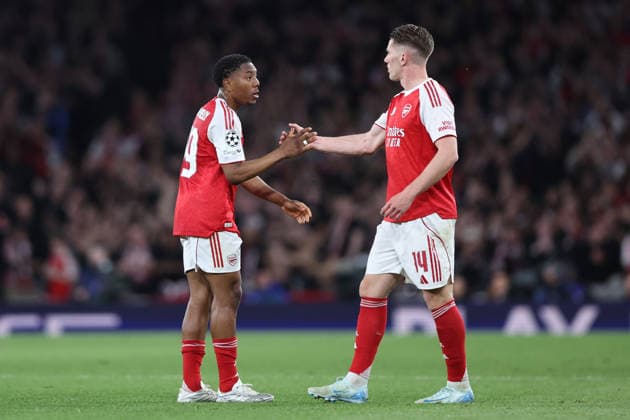 London, England, 5th May 2026. Myles Lewis-Skelly of Arsenal shakes hands with Viktor Gyokeres of Arsenal after his is substituted during the Arsenal vs Atletico Madrid UEFA Champions League match at the Emirates Stadium, London. Picture credit should read: David Klein Sportimage EDITORIAL USE ONLY. No use with unauthorised audio, video, data, fixture lists, club league logos or live services. Online in-match use limited to 120 images, no video emulation. No use in betting, games or single club league player publications. SPI_126_DK_Arsenal_Athletico_Madrid SPI-4781-0126