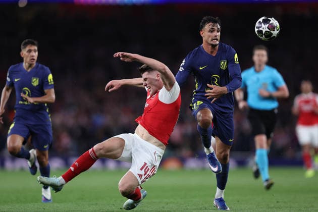 London, England, 5th May 2026. Viktor Gyokeres of Arsenal and Marc Pubill of Atletico Madrid challenge for the ball during the Arsenal vs Atletico Madrid UEFA Champions League match at the Emirates Stadium, London. Picture credit should read: David Klein Sportimage EDITORIAL USE ONLY. No use with unauthorised audio, video, data, fixture lists, club league logos or live services. Online in-match use limited to 120 images, no video emulation. No use in betting, games or single club league player publications. SPI_134_DK_Arsenal_Athletico_Madrid SPI-4781-0134